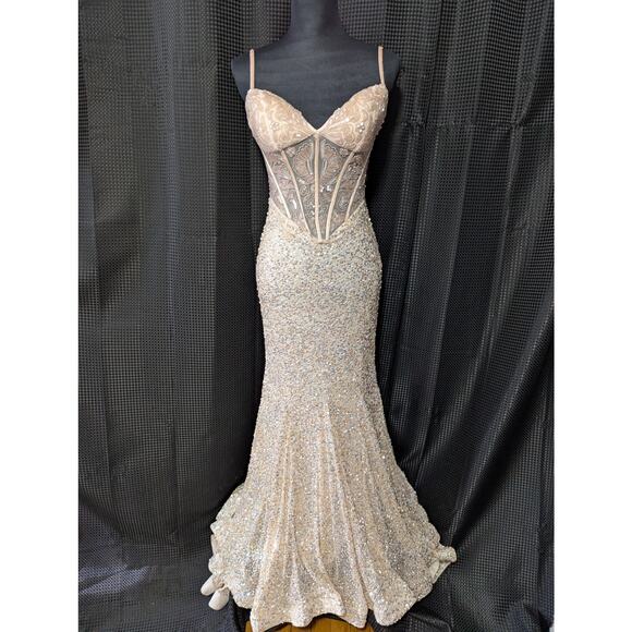 NWOT! CHANDALIER! CHAMPAGNE PINK/BEIGE ULTRA GLAM BEADED/SEQUIN GOWN! SZ 000 - Picture 2 of 14